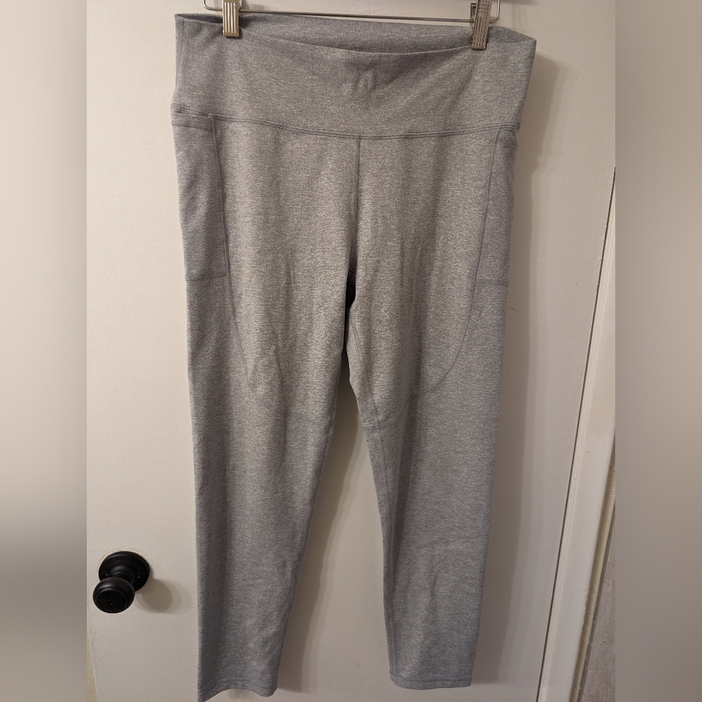Vuori women leggings size XL in grey
